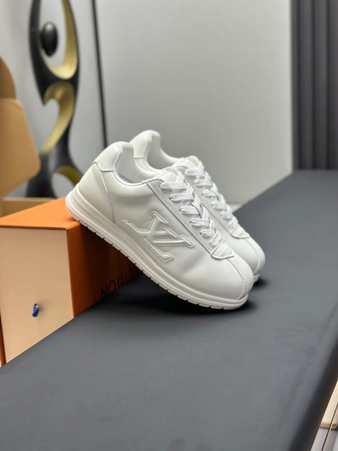 👟👟Ex-factory price 680👟👟 Full set of packaging with airplane box💰Top version LV-Louis Vuitton-classic catwalk new style 1:1 development replica of the original version! ! The upper foot is very comfortable. It is made of luxurious materials and fine workmanship. The midsole is printed with English letters "Made in Europe". The upper is made of calfskin imported from Italy. The side is decorated with the brand's LOGO and signature. The latest latex foot pads and mesh lining make the foot feel super comfortable. The original two-color TPU combination outsole is specially provided by the original factory. Bag technology Goodyear stitched edges Fabric: Exclusive customized first-layer cowhide Accessories: Exclusive private model Vuitton logo, lining: Customized silk mesh lining - first-layer silk cowhide lining Outsole: TPU combination outsole wear-resistant, non-slip and anti-yellowing Foot pads: new latex pads-mesh sweat-absorbent Counter technology: fully computerized sewing machine wire drawing Toe box back cover Hot and cold shaping Full set of pull-top lasts with medium and low logo patterns Special counter packaging - shoelaces, certificate, card, instructions, certificate of quality, dust bag, the most complete packaging on the entire network, women's 35-40 men's 38-46 (38/46 customized, non-refundable! GD9916